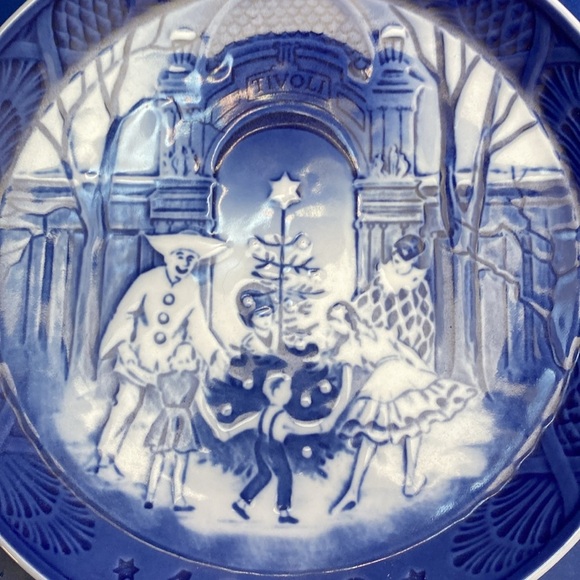 Royal Copenhagen Year Plate1990
Christmas In Tivoli No2349 limited edition - Picture 4 of 16